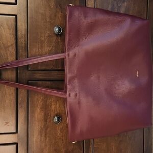 Cuyana CHERRY Leather Tote with Minimalist Design